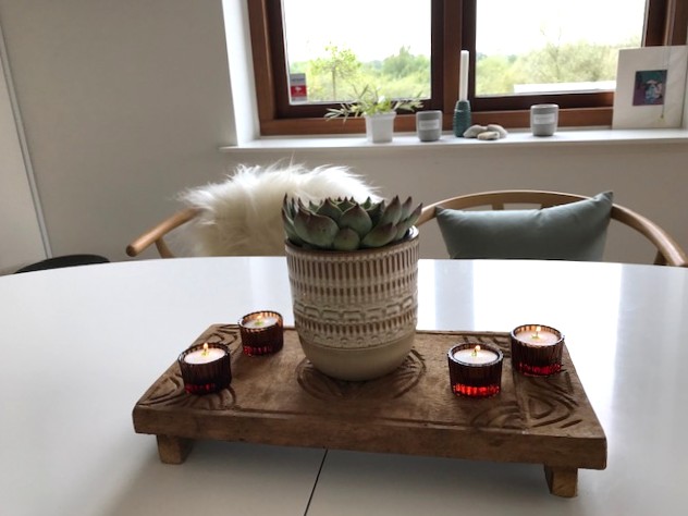 Bord arrangement med plante
